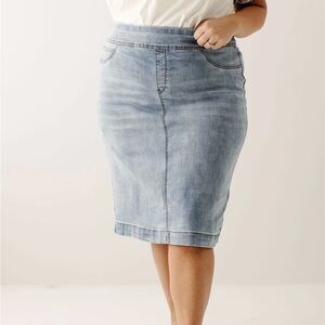 The Main Street Exchange 'Sara' Classic Denim Skirt in Light Wash Womens Size 12